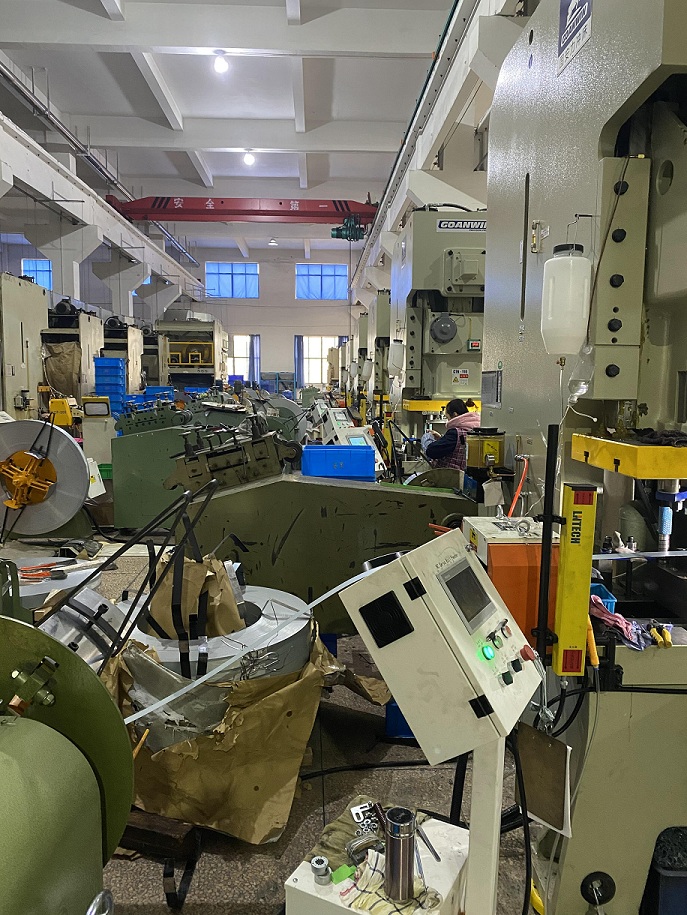 客戶生產(chǎn)線 滾輪送料機 伺服送料機 金莞德機械